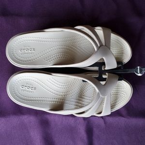 🐊 Croc Sanrah Strappy Wedge Sandals